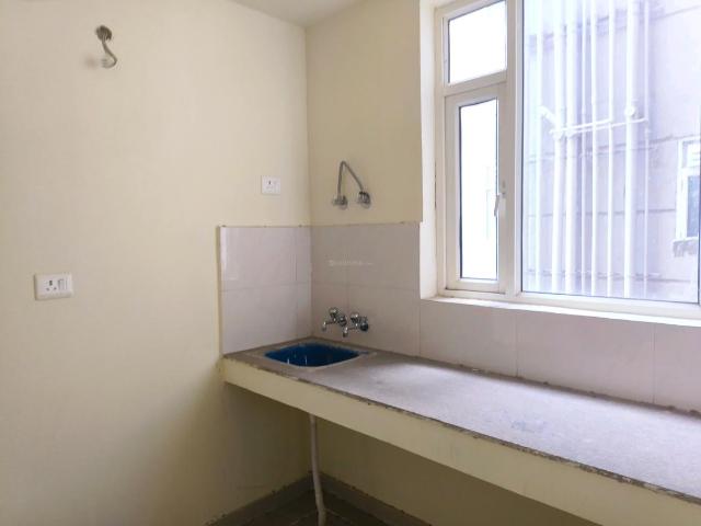2 BHK Apartment in Sector 76 for rent Gurgaon. The reference number is 18366847