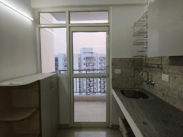 2 BHK Apartment in Sector 76 for rent Gurgaon. The reference number is 18367618