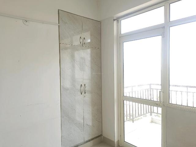 2 BHK Apartment in Sector 76 for rent Gurgaon. The reference number is 19425261