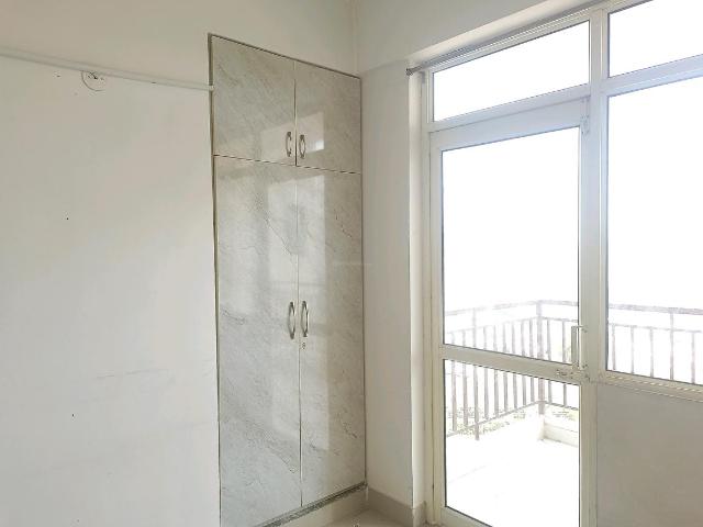 2 BHK Apartment in Sector 76 for rent Gurgaon. The reference number is 19425261