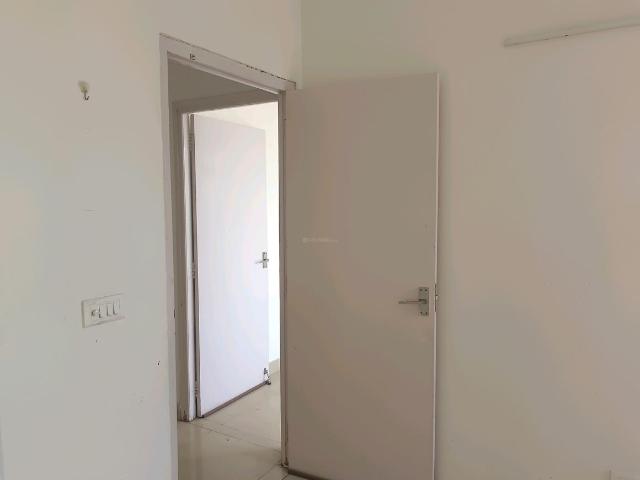 2 BHK Apartment in Sector 76 for rent Gurgaon. The reference number is 19432761