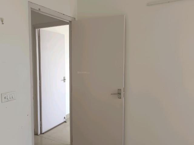 2 BHK Apartment in Sector 76 for rent Gurgaon. The reference number is 19432761