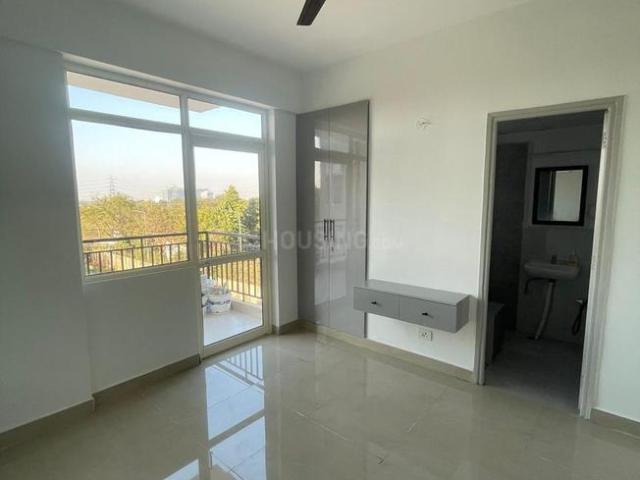 2 BHK Apartment in Sector 76 for rent Gurgaon. The reference number is 19814360