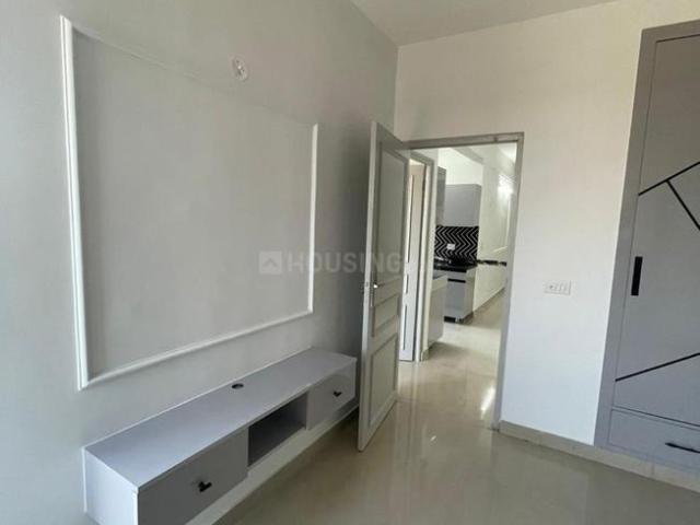2 BHK Apartment in Sector 76 for rent Gurgaon. The reference number is 19814395