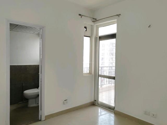 2 BHK Apartment in Sector 76 for rent Gurgaon. The reference number is 19083140