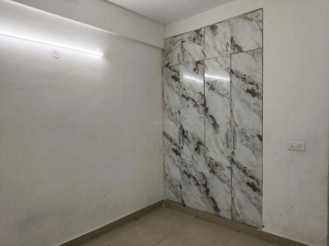 2 BHK Apartment in Sector 76 for rent Gurgaon. The reference number is 19252243