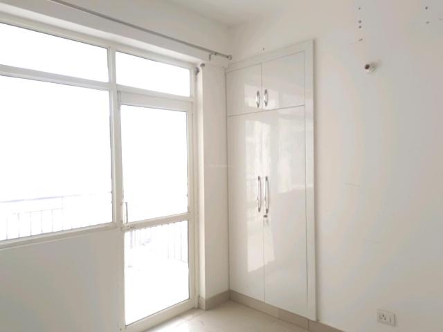 2 BHK Apartment in Sector 76 for rent Gurgaon. The reference number is 20580795