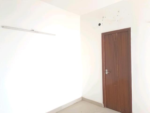 2 BHK Apartment in Sector 76 for rent Gurgaon. The reference number is 20580798