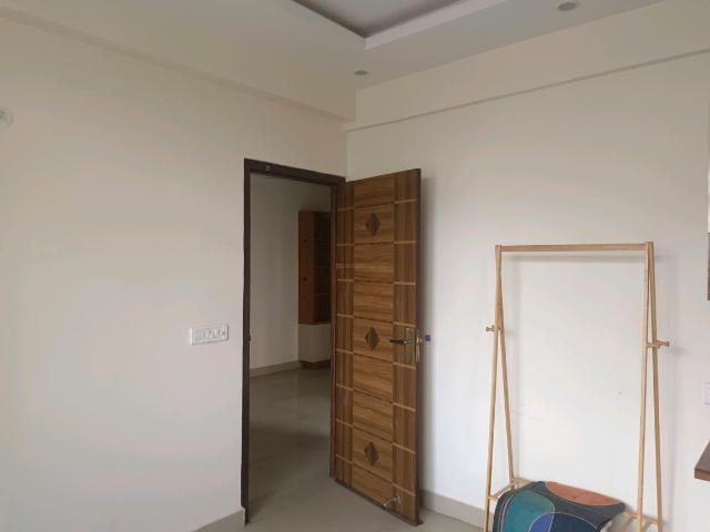 2 BHK Apartment in Sector 76 for rent Gurgaon. The reference number is 20580802