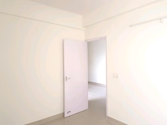 2 BHK Apartment in Sector 76 for rent Gurgaon. The reference number is 20580812