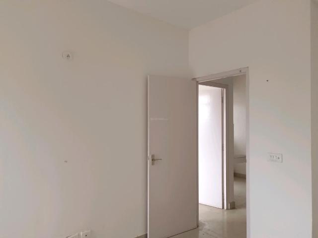 2 BHK Apartment in Sector 76 for rent Gurgaon. The reference number is 20581165