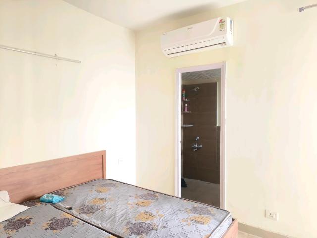 2 BHK Apartment in Sector 76 for rent Gurgaon. The reference number is 20688700