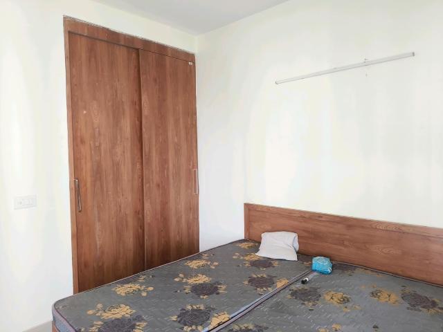 2 BHK Apartment in Sector 76 for rent Gurgaon. The reference number is 20688736