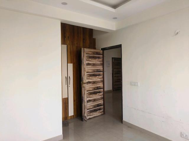2 BHK Apartment in Sector 76 for rent Gurgaon. The reference number is 20688778