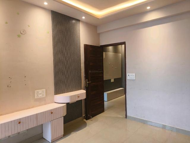2 BHK Apartment in Sector 76 for rent Gurgaon. The reference number is 20689244