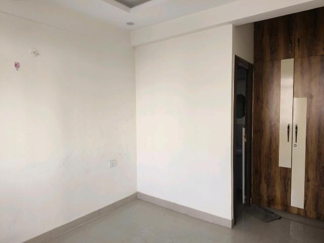 2 BHK Apartment in Sector 76 for rent Gurgaon. The reference number is 20345127