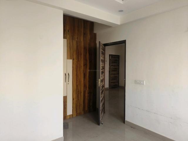 2 BHK Apartment in Sector 76 for rent Gurgaon. The reference number is 20345373