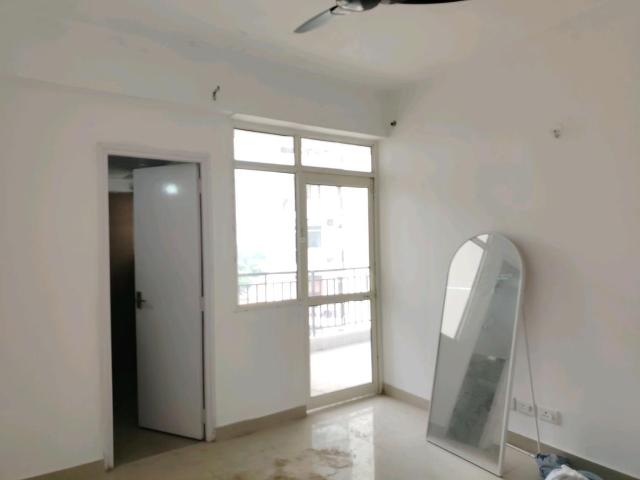 2 BHK Apartment in Sector 76 for resale Gurgaon. The reference number is 17240732