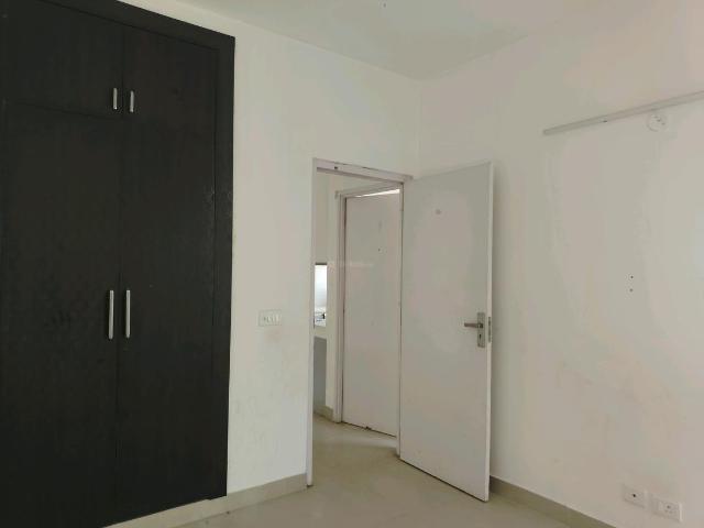 2 BHK Apartment in Sector 76 for resale Gurgaon. The reference number is 18419808