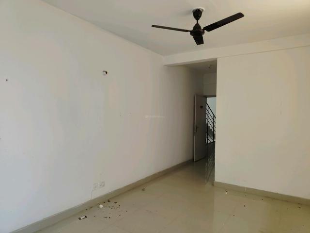2 BHK Apartment in Sector 76 for resale Gurgaon. The reference number is 18419920