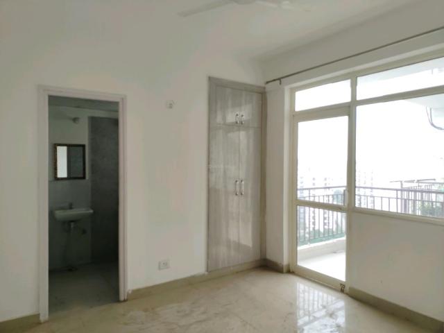 2 BHK Apartment in Sector 76 for resale Gurgaon. The reference number is 18647202