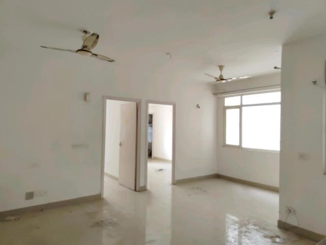 2 BHK Apartment in Sector 76 for resale Gurgaon. The reference number is 18668216