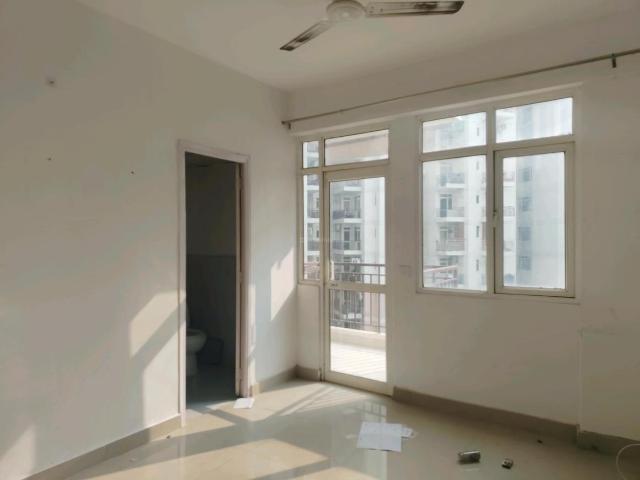 2 BHK Apartment in Sector 76 for resale Gurgaon. The reference number is 18679364
