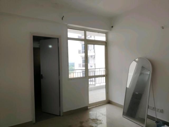 2 BHK Apartment in Sector 76 for resale Gurgaon. The reference number is 19089699