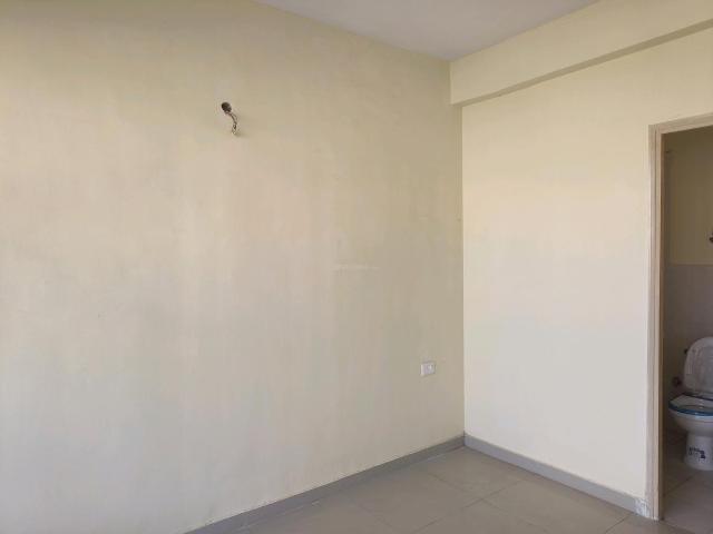 2 BHK Apartment in Sector 76 for resale Gurgaon. The reference number is 19468816