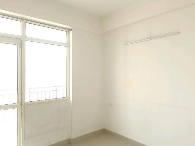 2 BHK Apartment in Sector 76 for resale Gurgaon. The reference number is 19700637