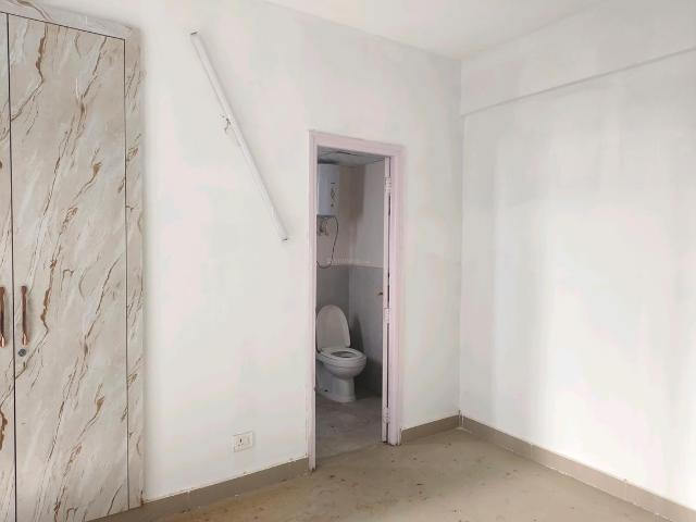 2 BHK Apartment in Sector 76 for resale Gurgaon. The reference number is 20551484