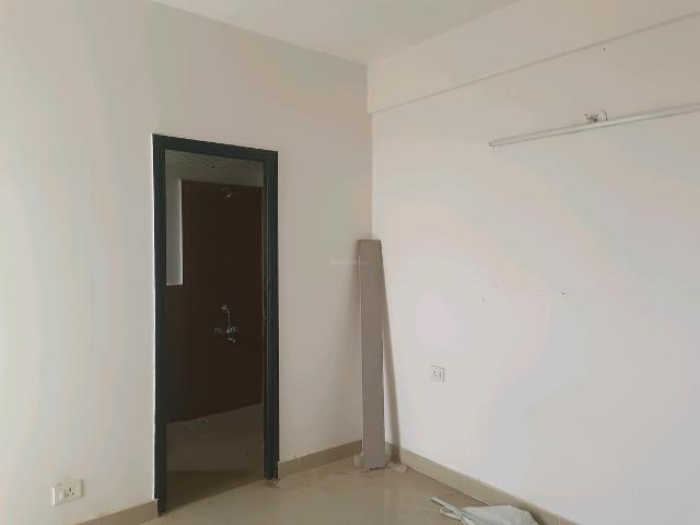 2 BHK Apartment in Sector 76 for resale Gurgaon. The reference number is 20580687