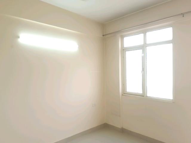 2 BHK Apartment in Sector 76 for resale Gurgaon. The reference number is 20580721