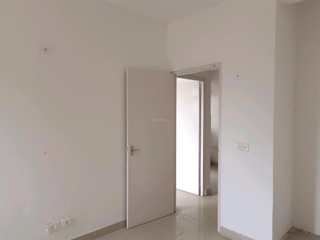 2 BHK Apartment in Sector 76 for resale Gurgaon. The reference number is 20581137