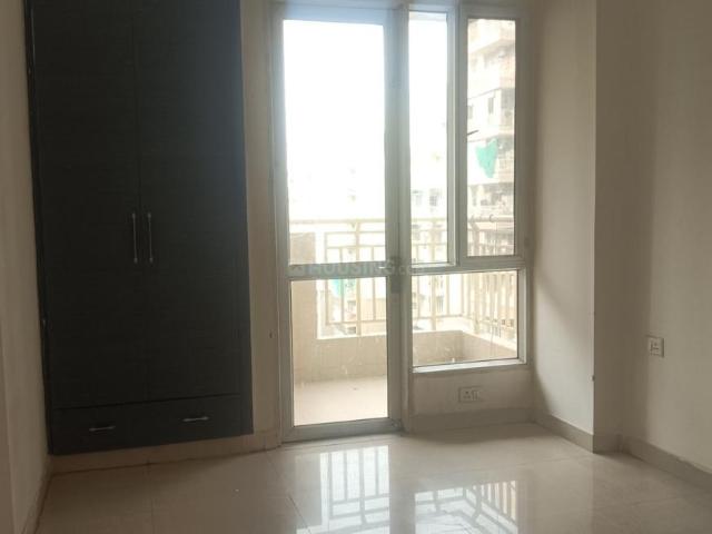 2 BHK Apartment in Sector 77 for rent Noida. The reference number is 20677424