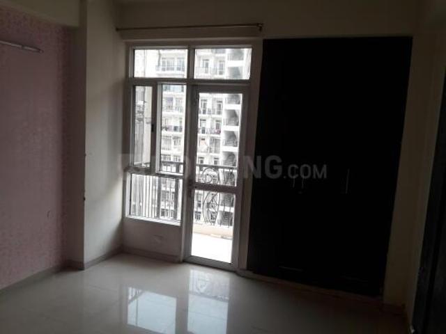 2 BHK Apartment in Sector 77 for resale Noida. The reference number is 14661434
