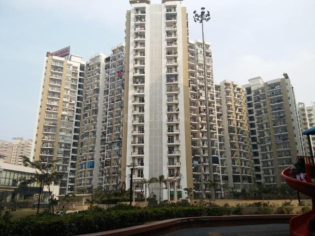 2 BHK Apartment in Sector 77 for resale Noida. The reference number is 14820384