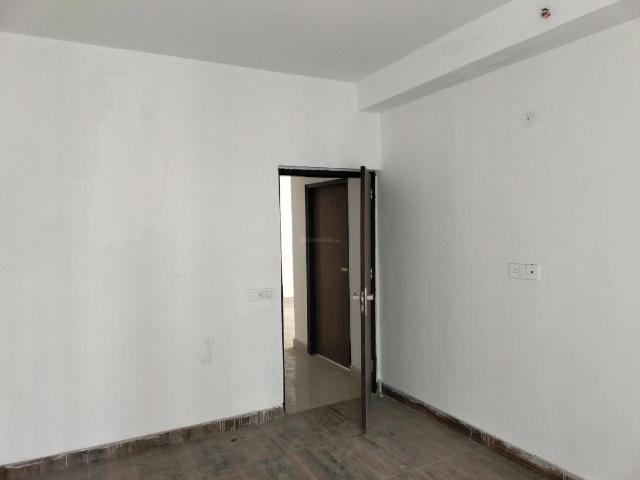 2 BHK Apartment in Sector 77 for resale Noida. The reference number is 19700405