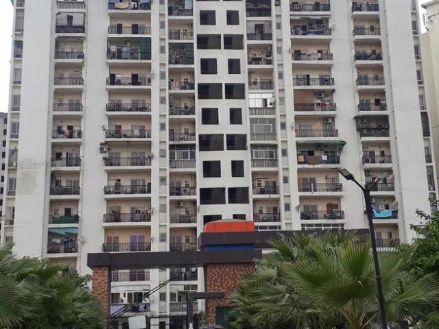 2 BHK Apartment in Sector 77 for resale Noida. The reference number is 19806457