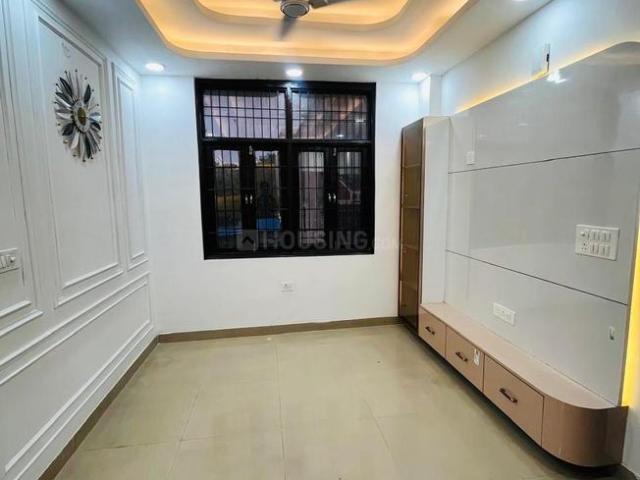 2 BHK Apartment in Sector 77 for resale Noida. The reference number is 20652884