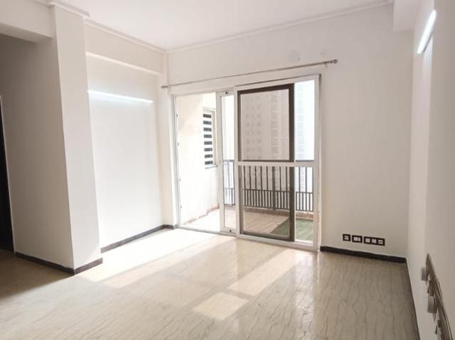 2 BHK Apartment in Sector 77 for resale Noida. The reference number is 20853407
