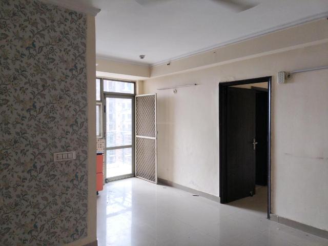 2 BHK Apartment in Sector 70 for rent Noida. The reference number is 16837575