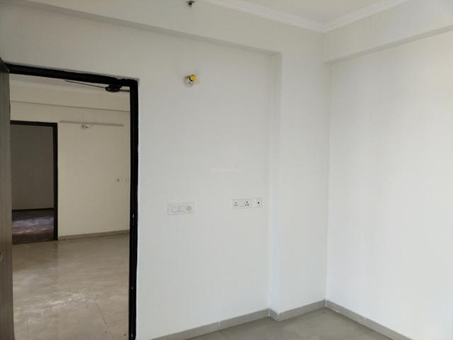 2 BHK Apartment in Sector 70 for rent Noida. The reference number is 18931337