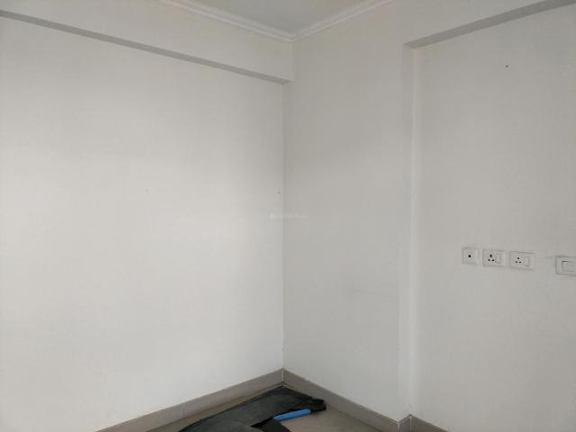 2 BHK Apartment in Sector 70 for resale Noida. The reference number is 20036932
