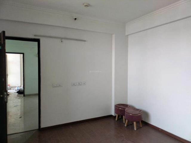 2 BHK Apartment in Sector 70 for resale Noida. The reference number is 20037109