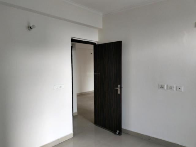 2 BHK Apartment in Sector 70 for resale Noida. The reference number is 20063025