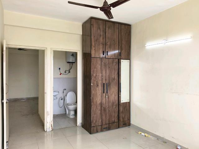 2 BHK Apartment in Sector 70A for rent Gurgaon. The reference number is 19344413