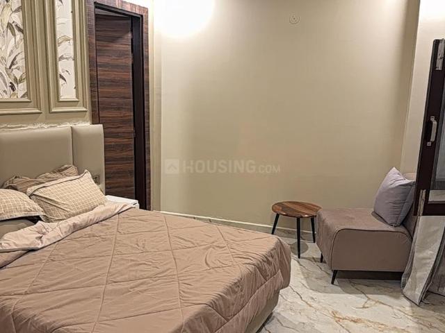 2 BHK Apartment in Sector 72 for resale Noida. The reference number is 19574716