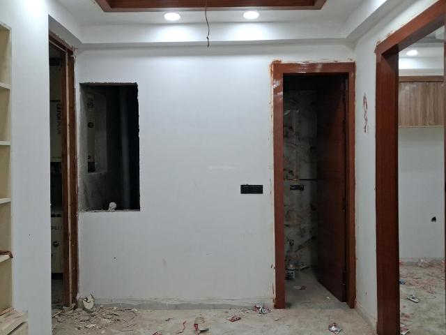2 BHK Apartment in Sector 72 for resale Noida. The reference number is 20587646
