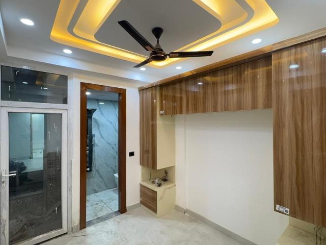 2 BHK Apartment in Sector 72 for resale Noida. The reference number is 20606016